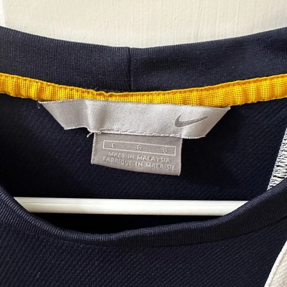 Vintage 💎 Y2K Nike t-shirt - Picture 5 of 5